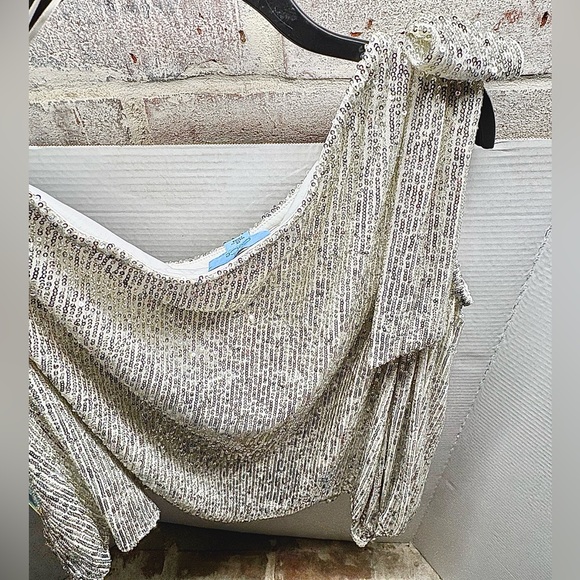 CeCe Women's Long Cold Shoulder Asymmetrical Neck Sequin Top Champagne - Picture 11 of 14